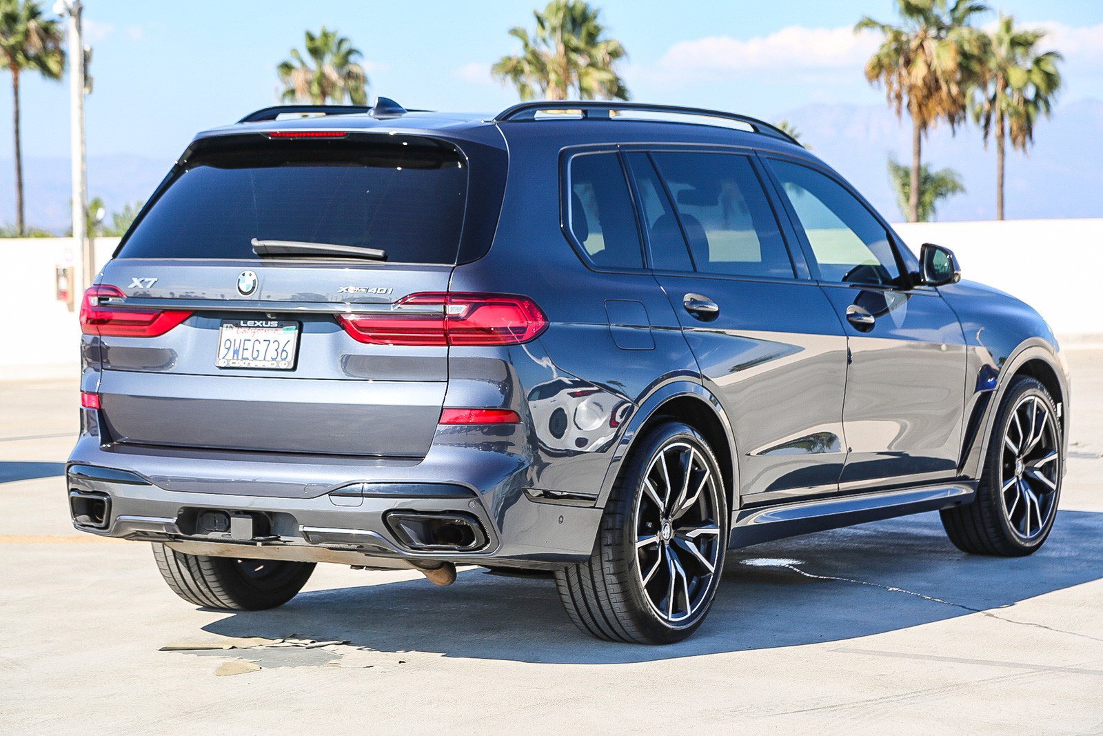 Used 2022 BMW X7 xDrive40i w/ M Sport Package AWD/4WD image 7