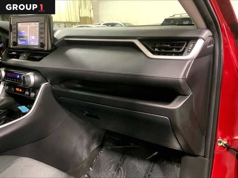Used 2022 Toyota RAV4 XLE w/ Convenience Package image 19