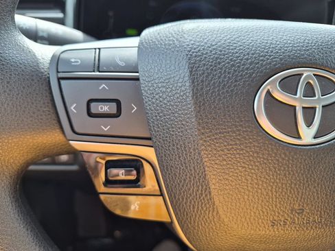 Used 2025 Toyota Camry LE FWD image 17