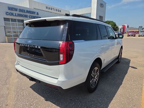 Used 2025 Ford Expedition Active AWD/4WD image 6