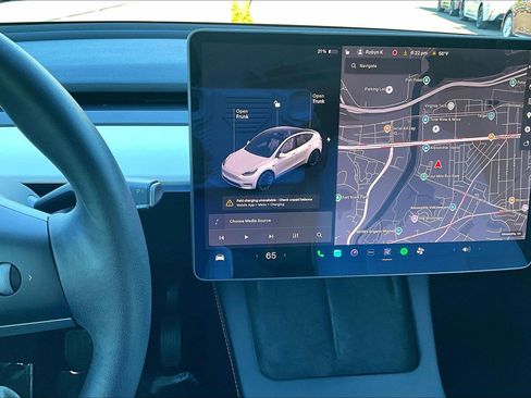 Used 2021 Tesla Model Y Long Range AWD/4WD image 6