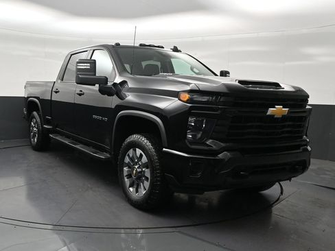 Used 2025 Chevrolet Silverado 2500 Custom w/ Custom Value Package AWD/4WD image 8