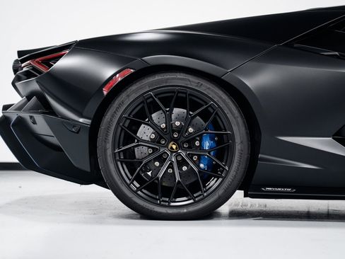 Used 2025 Lamborghini Revuelto image 31