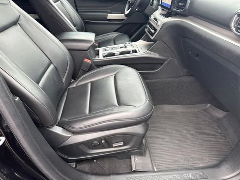 Used 2024 Ford Explorer XLT w/ Equipment Group 202A AWD/4WD image 21