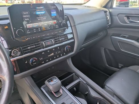 Used 2023 Nissan Pathfinder SL AWD/4WD image 21