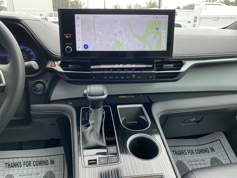 Used 2025 Toyota Sienna XSE image 25