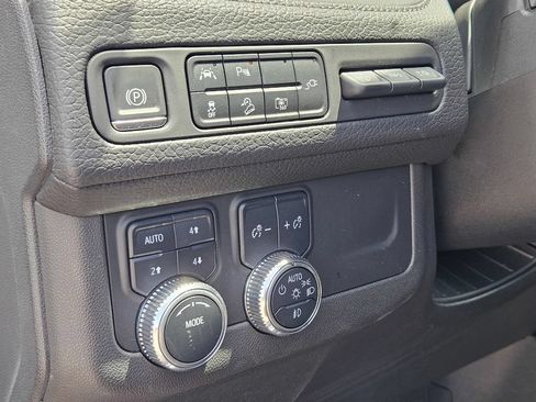 Used 2022 GMC Yukon Denali AWD/4WD image 18