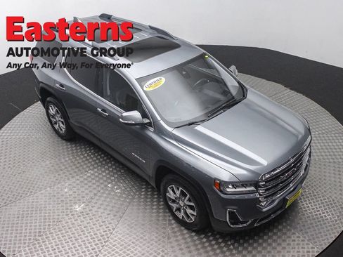 Used 2020 GMC Acadia SLT w/ Driver Alert Package II FWD image 3