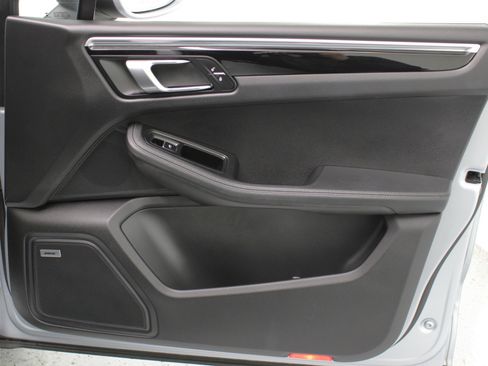 Used 2017 Porsche Macan S image 50