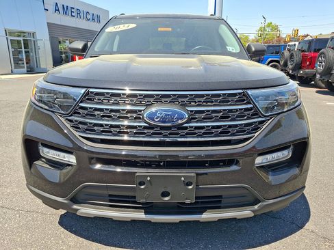 Certified 2024 Ford Explorer XLT w/ Equipment Group 202A AWD/4WD image 3