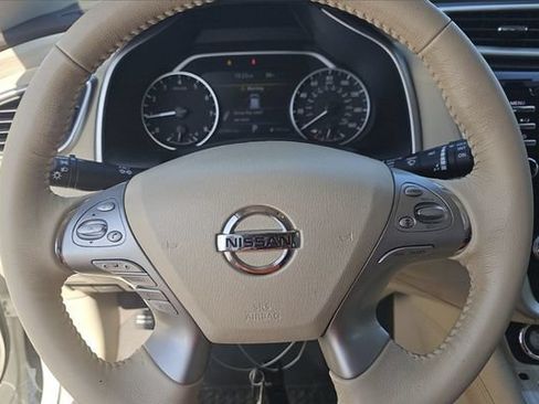 Used 2017 Nissan Murano Platinum w/ Platinum Technology Package FWD image 11