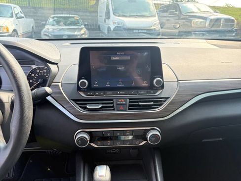 Used 2025 Nissan Altima 2.5 SV FWD image 9