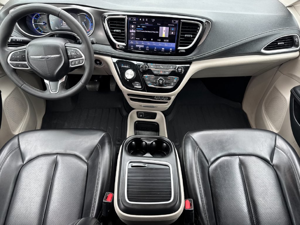 Used 2023 Chrysler Pacifica Touring-L FWD image 13