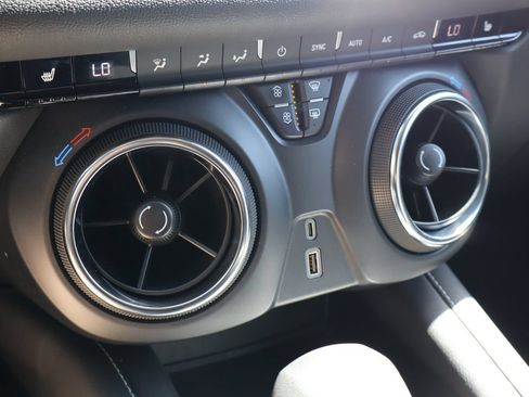 Used 2025 Chevrolet Blazer LT FWD image 22