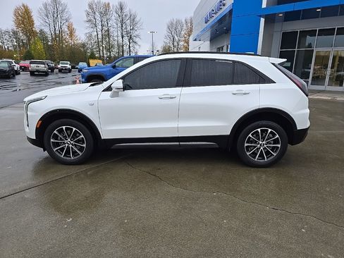 Used 2024 Cadillac XT4 Sport image 2