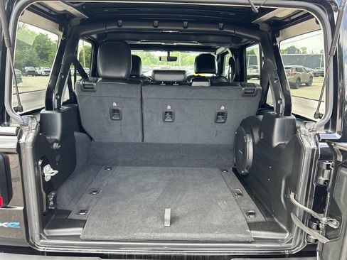 Used 2022 Jeep Wrangler Unlimited Sahara w/ Cold Weather Group AWD/4WD image 12