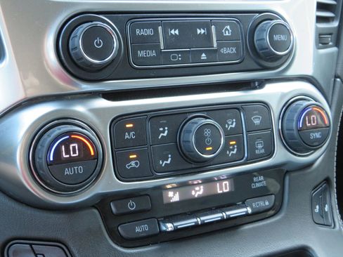 Used 2020 Chevrolet Suburban LT image 24