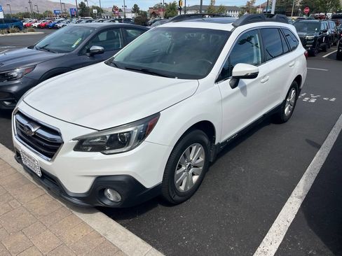 Used 2019 Subaru Outback 2.5i Premium w/ Popular Package #2 AWD/4WD image 2