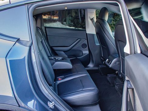 Used 2022 Tesla Model Y Performance image 18