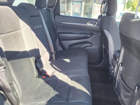 Used 2017 Jeep Grand Cherokee Laredo w/ Quick Order Package 23E image 20