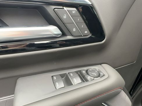 New 2026 Chevrolet Suburban RST image 13