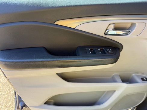 Used 2020 Honda Pilot EX image 16