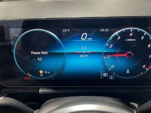 Used 2022 Mercedes-Benz GLA 250 w/ Premium Package Lite image 16