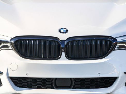 Used 2020 BMW 530e xDrive w/ M Sport Package image 7