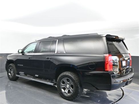 Used 2016 Chevrolet Suburban LT image 3