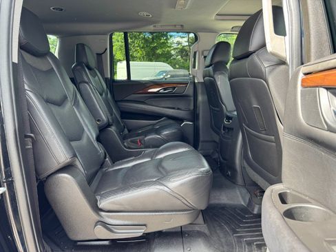 Used 2020 Cadillac Escalade ESV Luxury AWD/4WD image 19