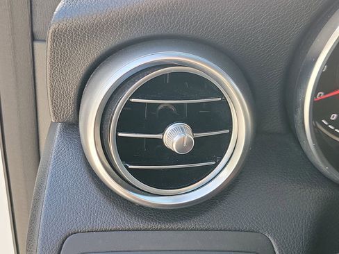 Used 2020 Mercedes-Benz GLC 300 GLC 300 image 30