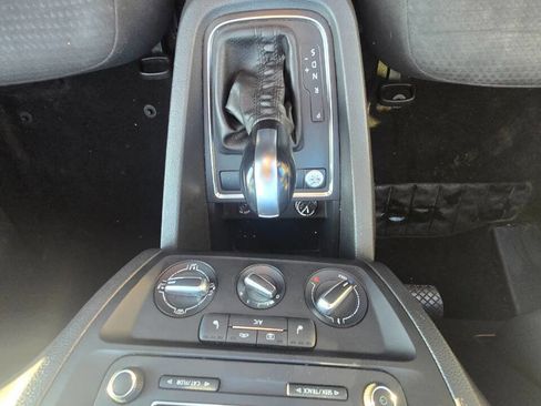 Used 2015 Volkswagen Jetta SE FWD image 26