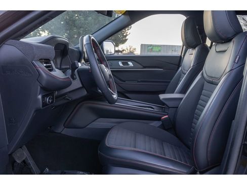 Used 2025 Ford Explorer ST-Line w/ ST-Line Street Pack image 16