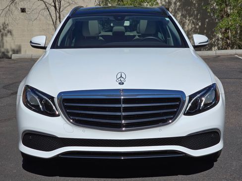 Used 2018 Mercedes-Benz E 400 4MATIC Wagon image 3