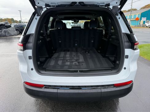 Used 2025 Jeep Grand Cherokee L Altitude image 7