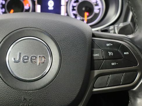 Used 2020 Jeep Cherokee Latitude Plus image 28