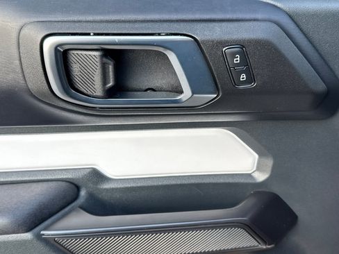 Used 2024 Ford Bronco Badlands image 12