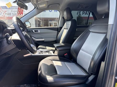 Used 2022 Ford Explorer XLT w/ Equipment Group 202A RWD image 12