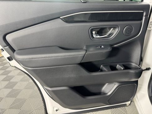 Used 2025 Honda Pilot Elite image 28