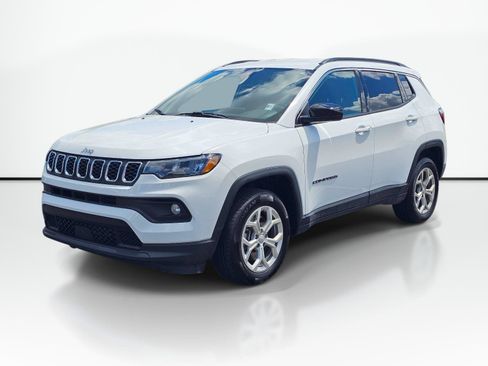 Used 2024 Jeep Compass Latitude AWD/4WD image 1