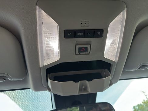 Used 2022 Toyota RAV4 LE FWD image 15