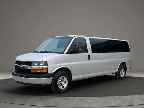 Used 2017 Chevrolet Express 3500 LT w/ LT Preferred Equipment Group image 2