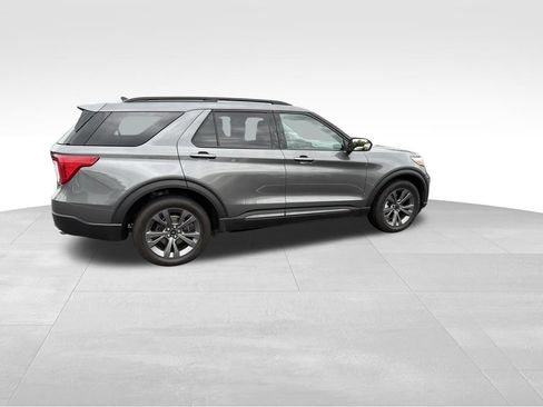 Used 2023 Ford Explorer XLT w/ Equipment Group 202A AWD/4WD image 10