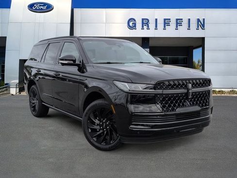 New 2025 Lincoln Navigator Reserve w/ Jet Appearance Package image 1