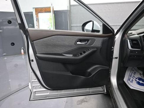 Used 2023 Nissan Rogue SV AWD/4WD image 10