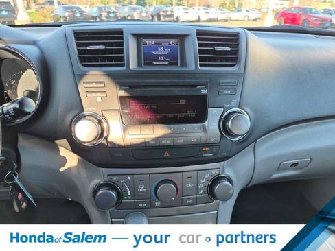 Used 2012 Toyota Highlander 4WD image 16