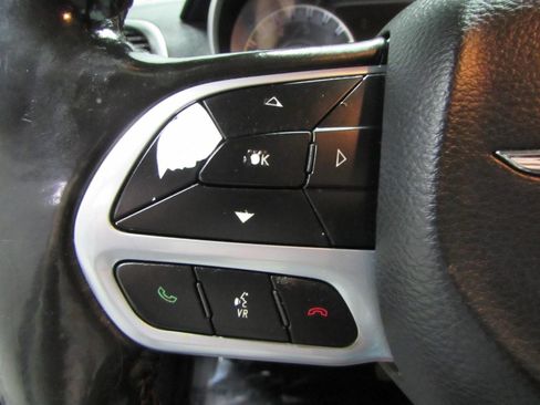 Used 2020 Chrysler 300 Touring image 23