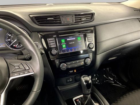 Used 2018 Nissan Rogue SV w/ Premium Package AWD/4WD image 9