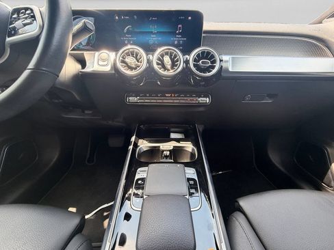 Used 2020 Mercedes-Benz GLB 250 w/ Premium Package image 11