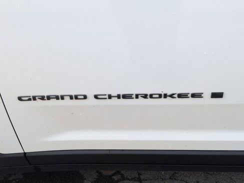 Used 2025 Jeep Grand Cherokee L Laredo image 33